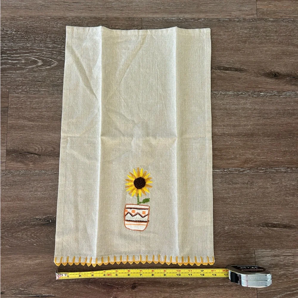 NWOT Mud Pie Sunflower Tea Towel